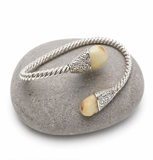 Open bracelet with 2 crossed deer pearls in silver