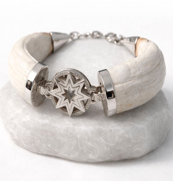 Pulsera de Amoladera de Jabalí con Moneda Central y Estrella de 8 Puntas en Plata de Ley