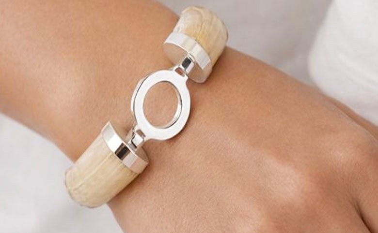 pulsera-amoladeras-de jabali-con-centro-redondo-con-plata-1