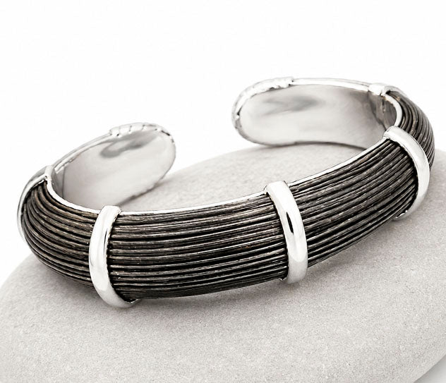 Pulsera ancha media caña pelo búfalo plata 925 - detalle terminales en disminución