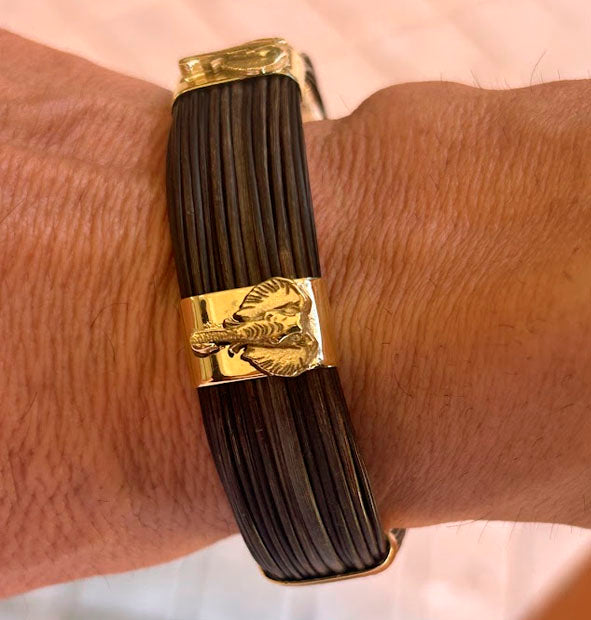 pulsera-ancha-plana-pelo-bufalo-con-2-cabezas-de-elefantes-en-oro-amarillo-18-kilates-foto-21