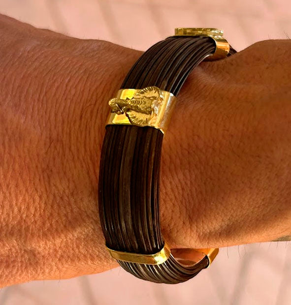 pulsera-ancha-plana-pelo-bufalo-con-2-cabezas-de-elefantes-en-oro-amarillo-18-kilates-foto-22