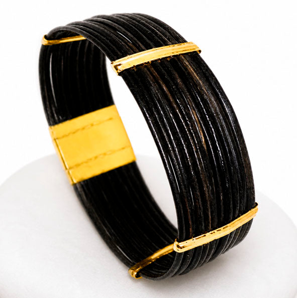 Pulsera Ancha Plana de Pelo de Búfalo con Oro Amarillo 18 Kilates 22mm