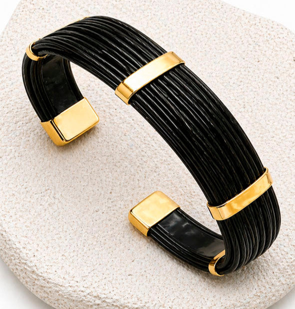 Pulsera Ancha Plana de Pelo de Búfalo con Oro 18 Kilates y Plata de Ley