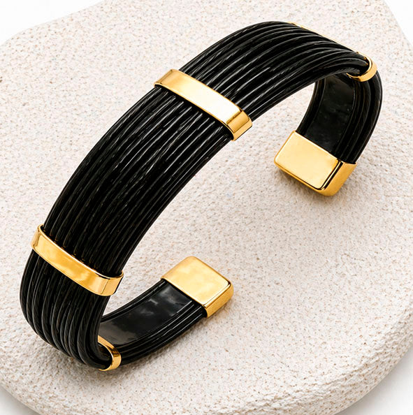 Pulsera Ancha Plana de Pelo de Búfalo con Oro 18 Kilates y Plata de Ley