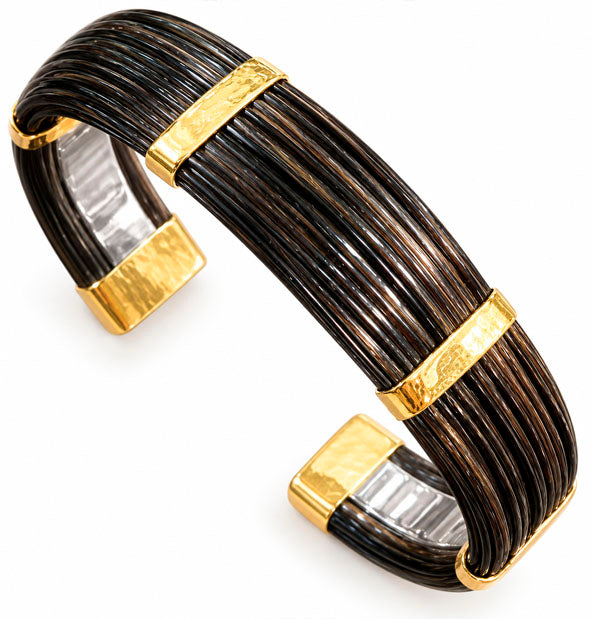 Pulsera Ancha Plana de Pelo de Búfalo con Oro 18 Kilates y Plata de Ley detalle oro