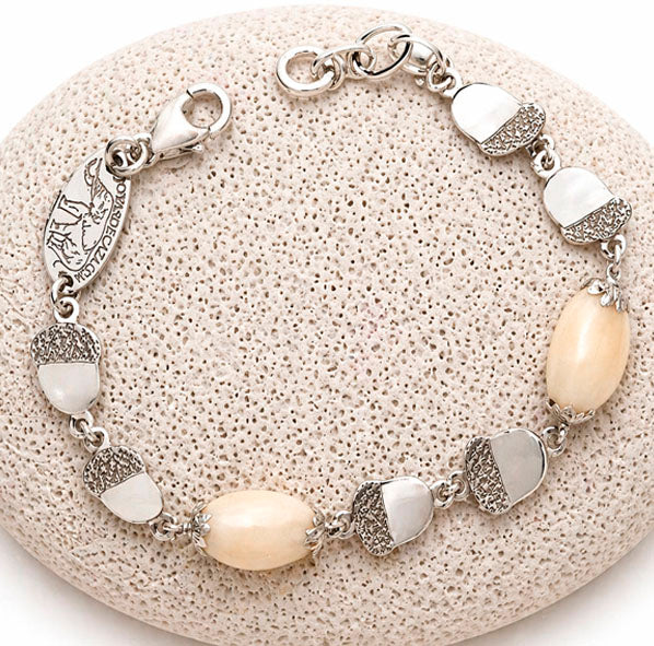 perlas de venado con forma bellotas en plata
