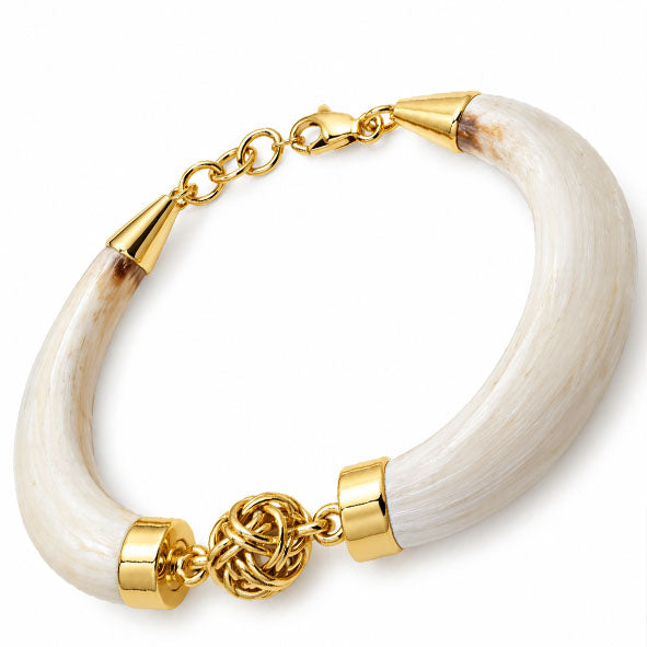 Pulsera de colmillo de jabalí con bolita en oro de 18 quilates vista frontal