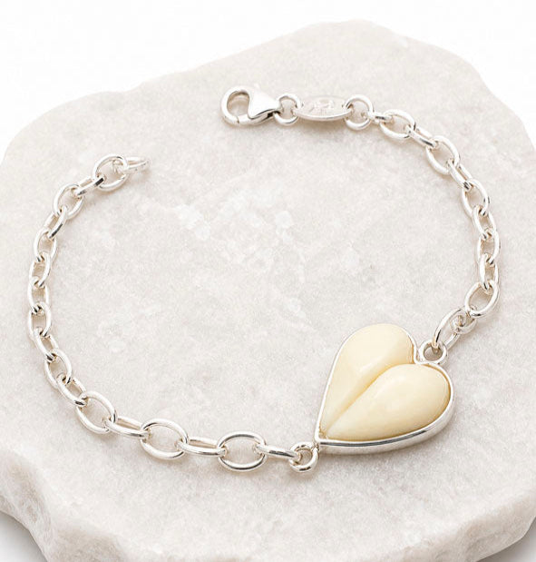 Pulsera corazón con perla de venado natural y plata de ley 925 – joya artesanal Joyas de Caza