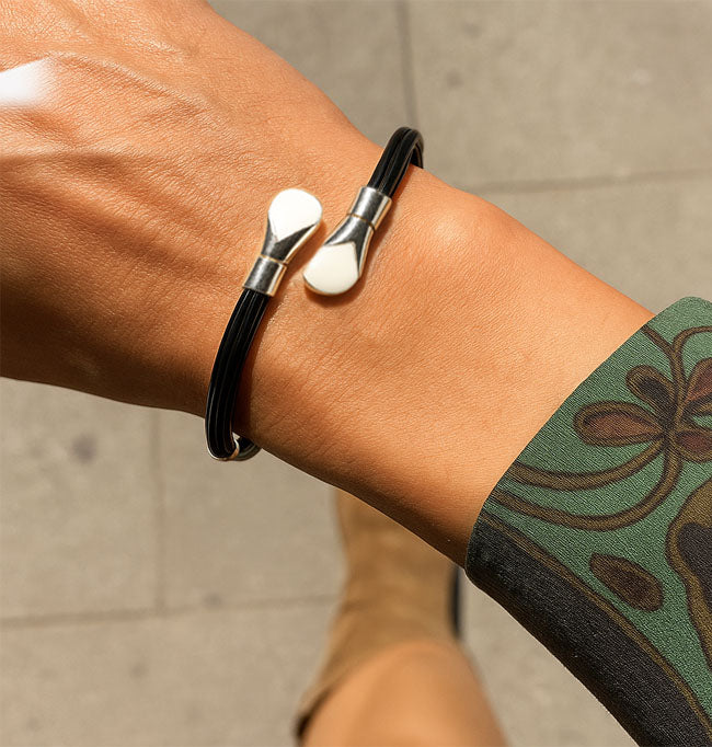pulsera-cruzada-perla-venado-con-plata-y-pelo-de-bufalo-africano-foto-10