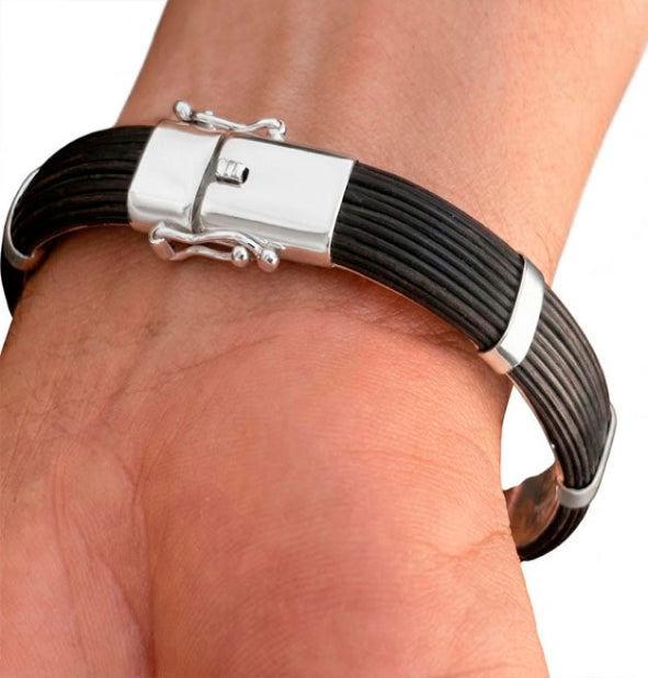 Pulsera Elefante en Sabana Modelo Almendrado con Pelo de Búfalo y Plata de Ley vista del cierre