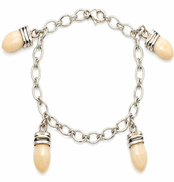 Pulsera con perlas de venado colgantes en plata de ley diseño elegante con movimiento natural