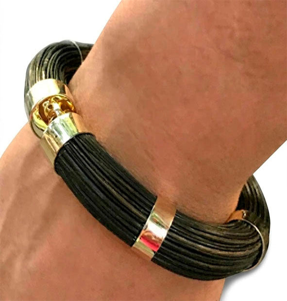 Pulsera Gruesa Tubo Redondo de Pelo de Búfalo 14mm con Oro Amarillo 18 Kilates