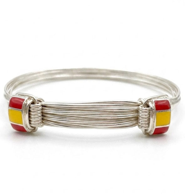 pulsera nudos corredizos con bandera españa en plata de ley 9 hilos vista detalles de la bandera