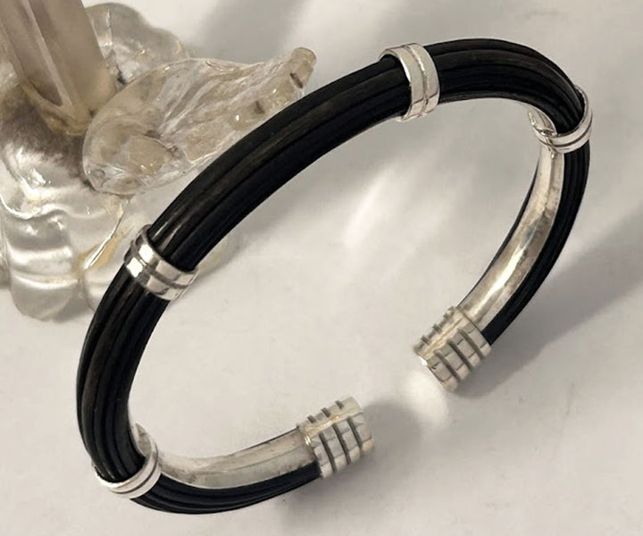 pulsera-pelo-bufalo-tubo-redondo-7-mms-asas-dobles-abierto-con-plata-foto-11