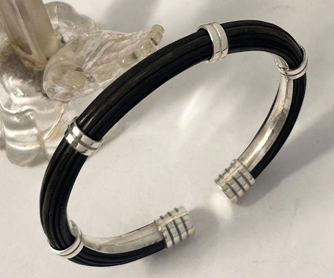 pulsera-pelo-bufalo-tubo-redondo-7-mms-asas-dobles-abierto-con-plata-foto-11