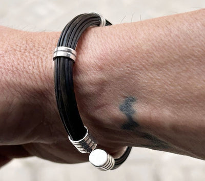 pulsera-pelo-bufalo-tubo-redondo-7-mms-asas-dobles-abierto-con-plata-foto-3