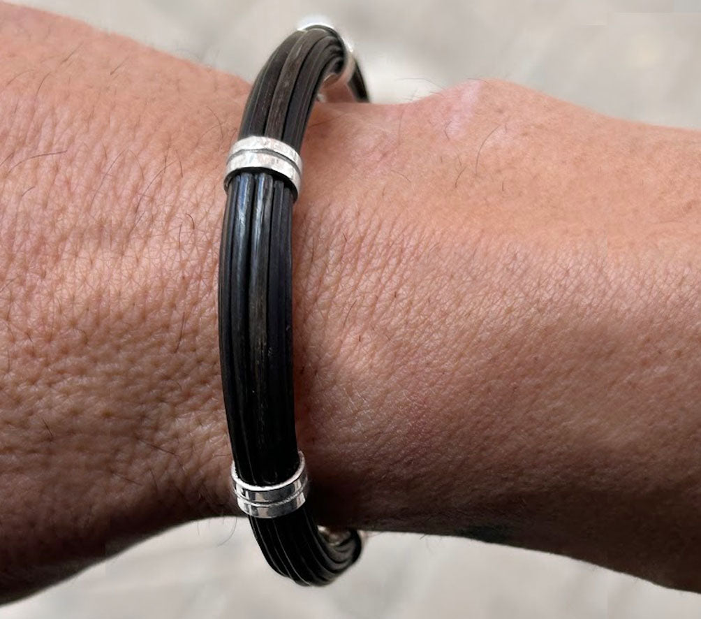 pulsera-pelo-bufalo-tubo-redondo-7-mms-asas-dobles-abierto-con-plata-foto-5