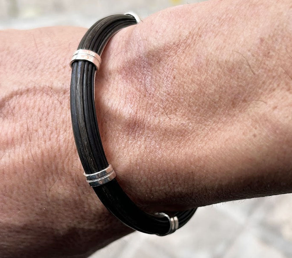 pulsera-pelo-bufalo-tubo-redondo-7-mms-asas-dobles-abierto-con-plata-foto-7