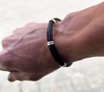 pulsera-pelo-bufalo-tubo-redondo-7-mms-asas-dobles-abierto-con-plata