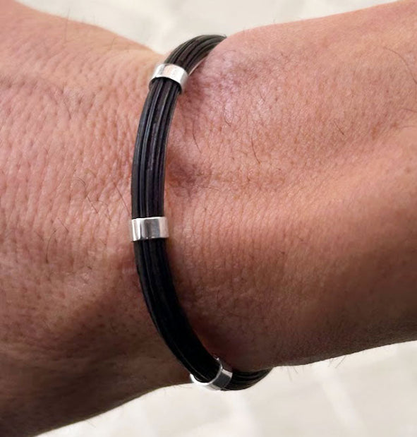 Pulsera Fina de Pelo de Búfalo con Plata de Ley: Elegancia Natural en un Diseño Sofisticado
