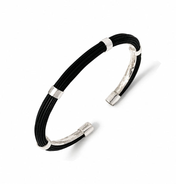 pulsera fina tubo abierto pelo de bufalo con plata vista frontal en fondo blanco