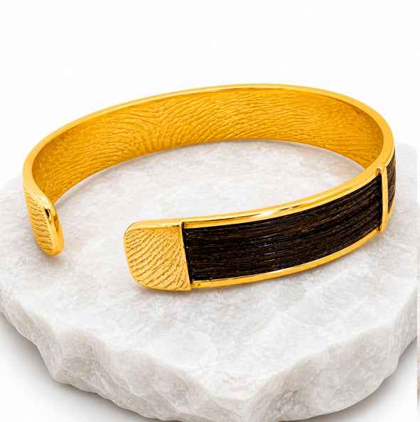 pulsera plana carril mediana pelo bufalo con oro 18 kilates