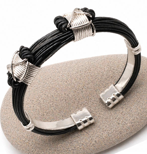 Detalle nudos africanos en plata 925 pulsera pelo búfalo artesanal | Joyasdecaza