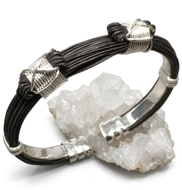 Pulsera unisex ajustable pelo búfalo africano y plata 925 7mm | apoyado en una roca