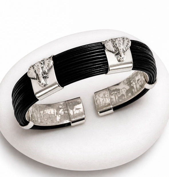 Pulsera Plana de Pelo de Búfalo con Cabezas de Elefantes en Plata de Ley
