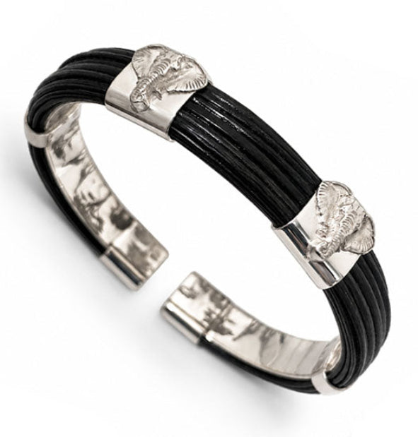 brazalete plana con pelo búfalo con cabezas elefante africano fabricado por Joyas de Caza en Madrid