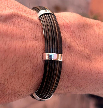 pulsera-rigida-media-cana-pelo-bufalo-en-plata-14-mms-ancho-foto-1