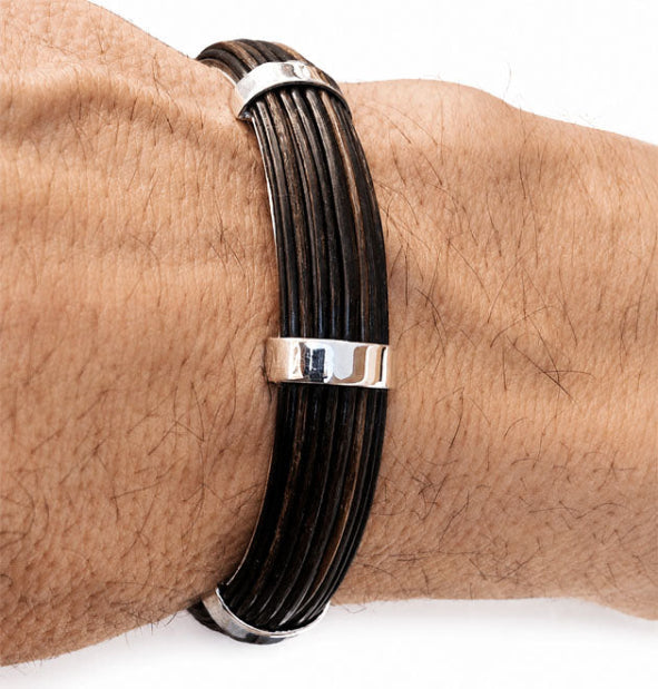 Pulsera Rígida Media Caña de Pelo de Búfalo con Plata de Ley 14mm – Edición 25 Aniversario
