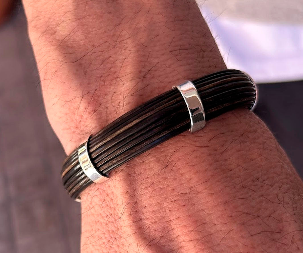 pulsera-rigida-media-cana-pelo-bufalo-en-plata-14-mms-ancho-foto-3