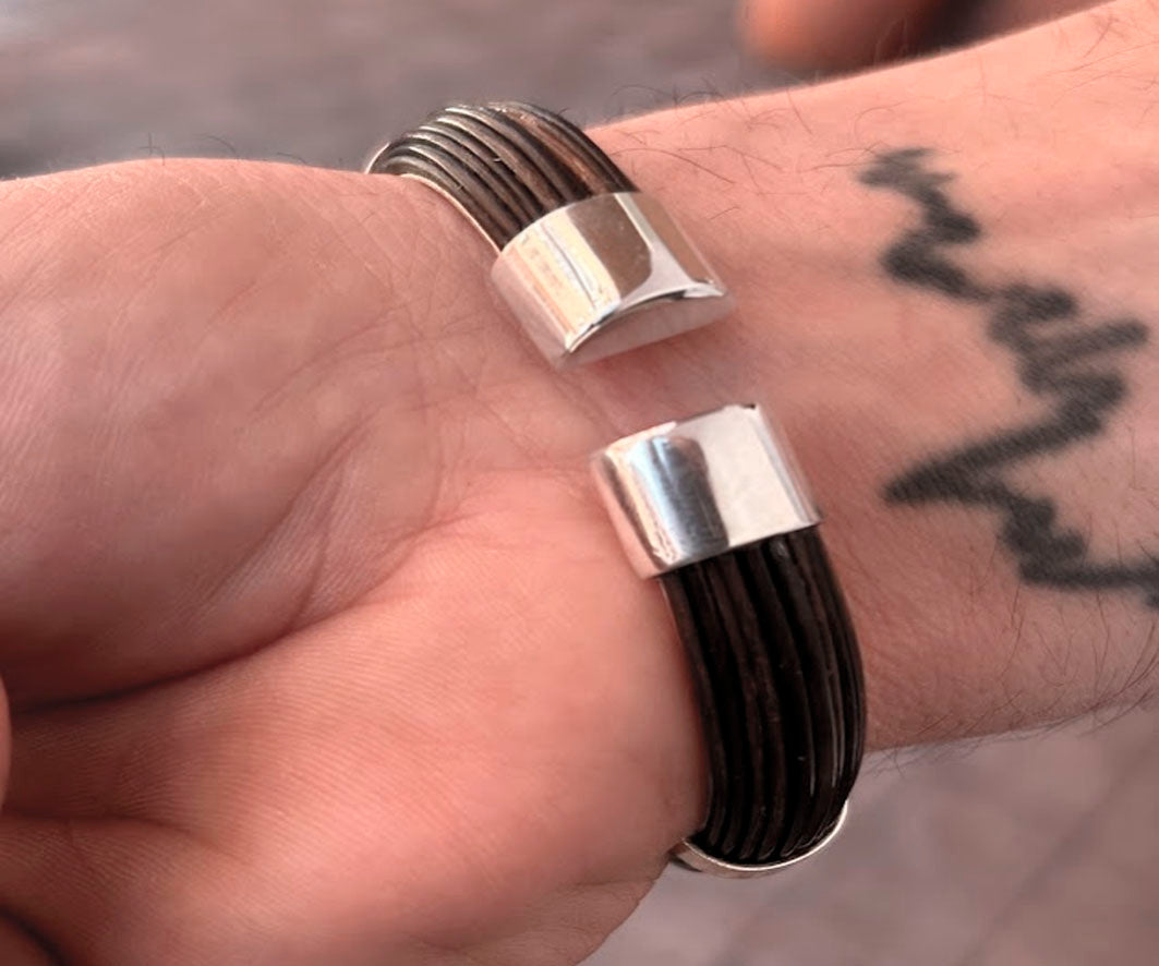 pulsera-rigida-media-cana-pelo-bufalo-en-plata-14-mms-ancho-foto-6