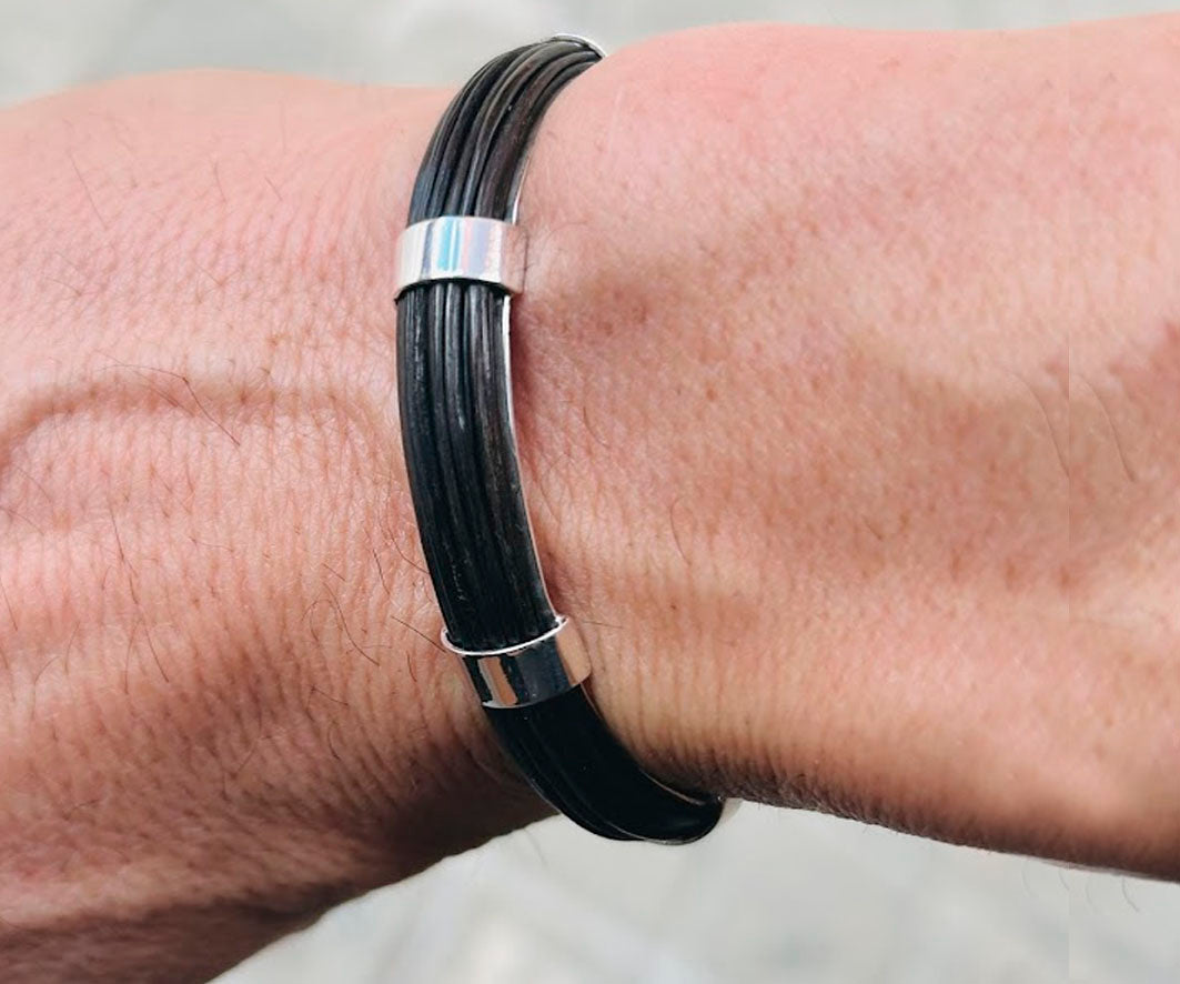 pulsera-rigida-media-cana-pelo-bufalo-en-plata-9-mms-ancho-foto-1