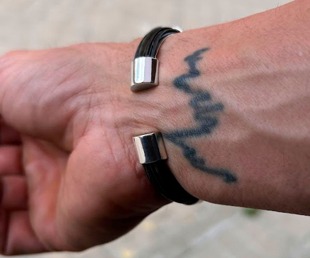 pulsera-rigida-media-cana-pelo-bufalo-en-plata-9-mms-ancho-foto-2