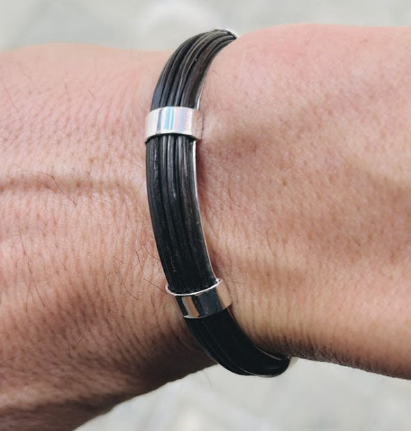 Pulsera Rígida Media Caña de Pelo de Búfalo Africano con Plata de Ley – 9 mm – Edición 25 Aniversario