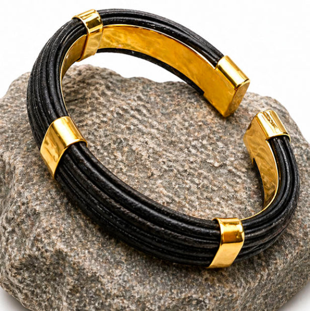 Pulsera Rígida Plana de Pelo de Búfalo con Oro Amarillo 18 Kilates 12mm