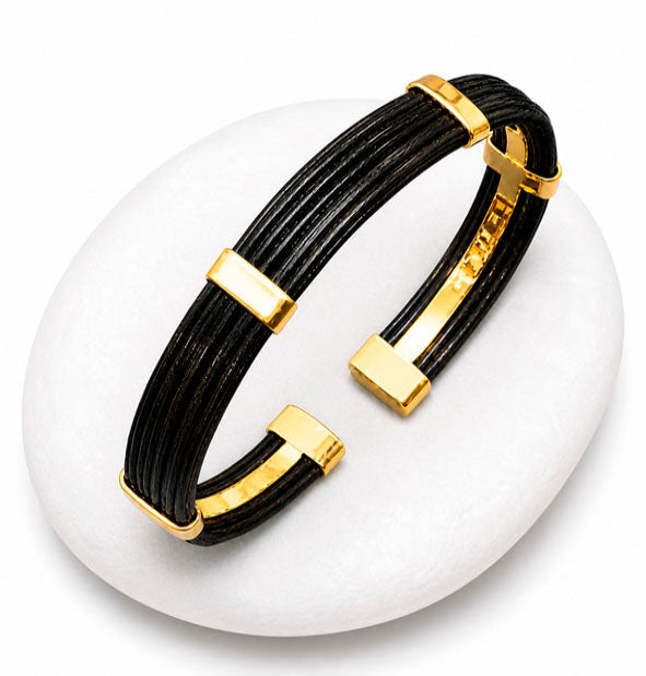 Pulsera Rígida Plana de Pelo de Búfalo con Oro Amarillo 18 Kilates 7mm