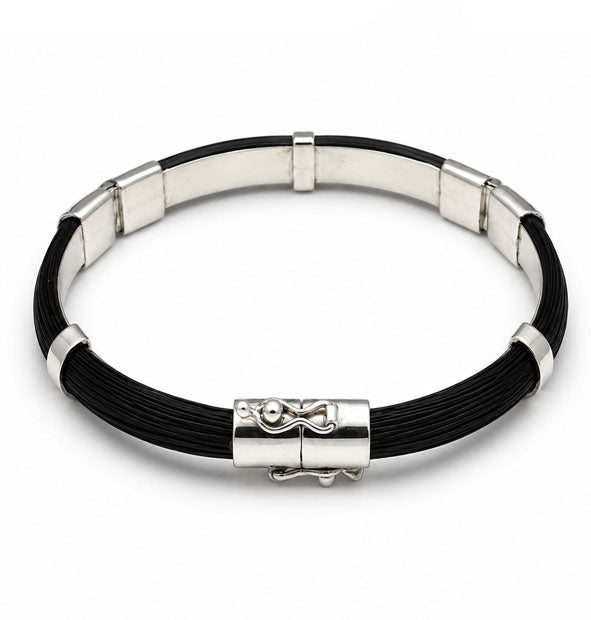 pulsera media caña de pelo de jirafa con un ancho de 7 mms en plata vista del cierre