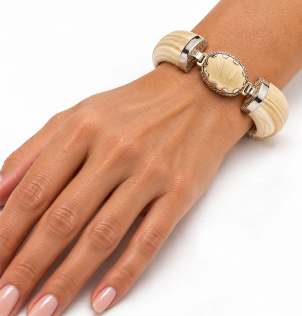 Pulsera de amoladeras de jabalí con centro oval de facochero y plata 925 | Joyas de Caza