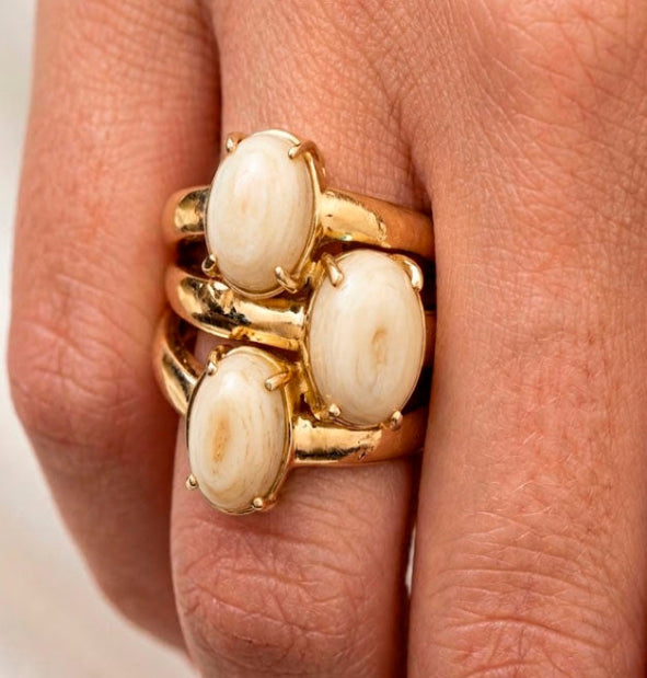 Sortija 3 Perlas de Venado en Garritas con Oro Amarillo 18k | Joyas de Caza